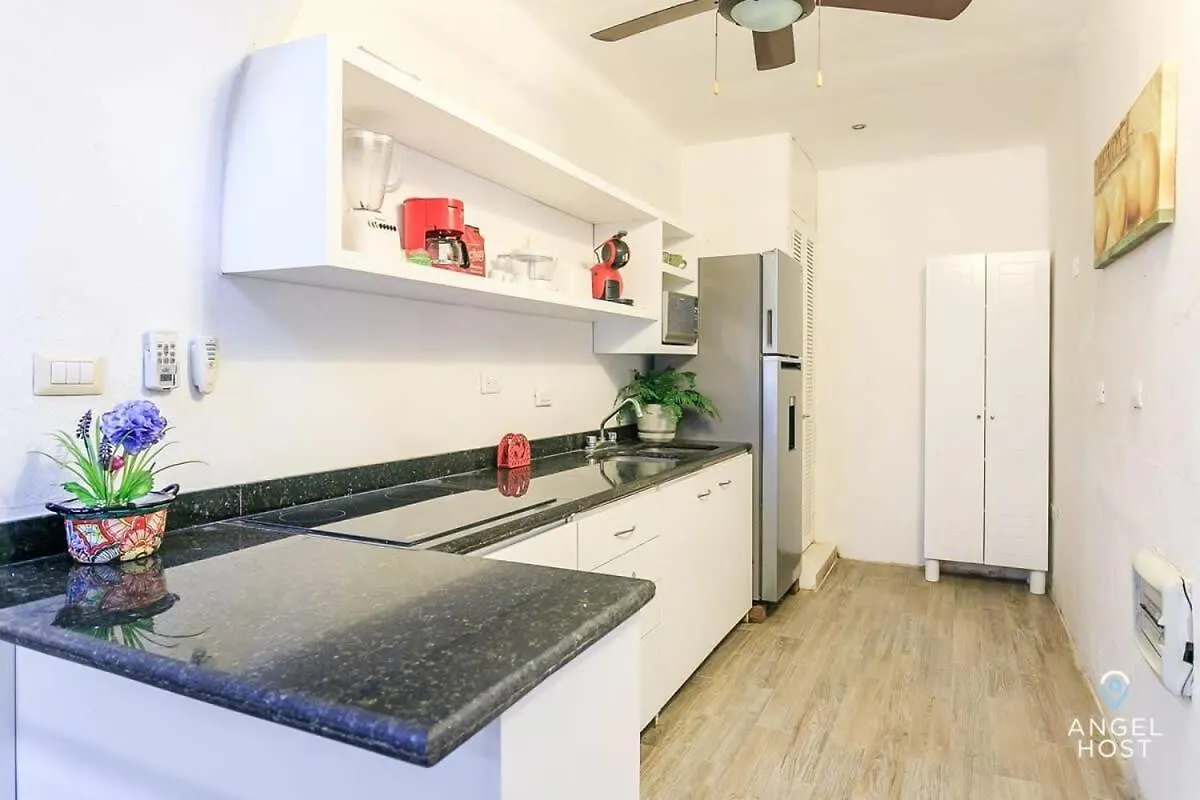 Amazing Location Steps To Beach & Nightlife Playa del Carmen Apartment